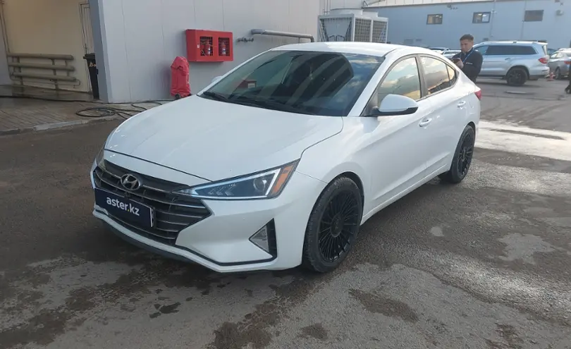 Hyundai Elantra 2019 года за 8 000 000 тг. в Астана