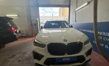 BMW X5 2021 года за 30 000 000 тг. в Астана фото 2