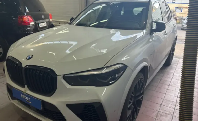 BMW X5 2021 года за 30 000 000 тг. в Астана