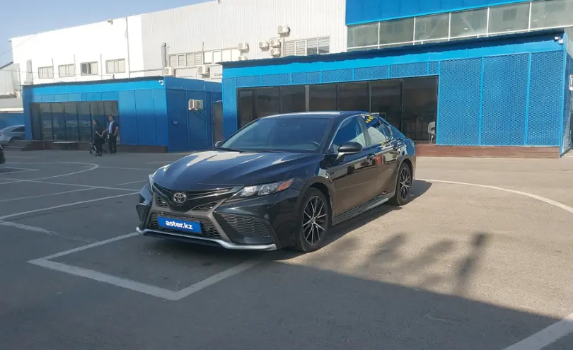 Toyota Camry 2020 года за 12 200 000 тг. в Алматы
