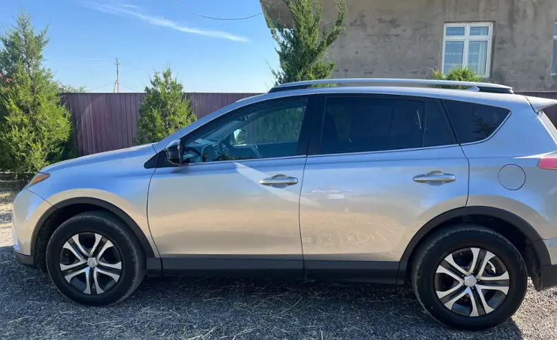 Toyota RAV4 2017 года за 10 800 000 тг. в Шымкент