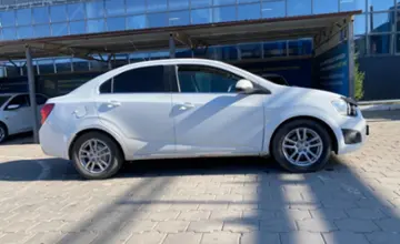 Chevrolet Aveo 2014 года за 3 900 000 тг. в Караганда фото 4