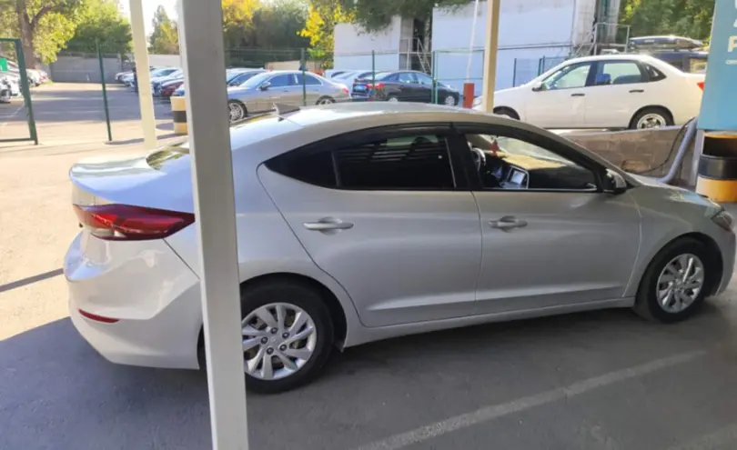 Hyundai Elantra 2017 года за 6 700 000 тг. в Алматы фото 4