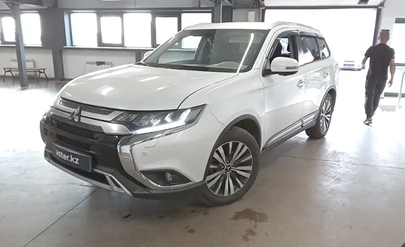 Mitsubishi Outlander 2019 года за 11 700 000 тг. в Астана