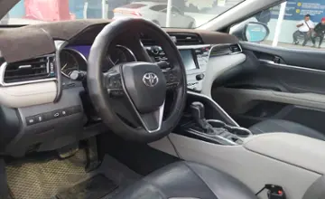 Toyota Camry 2018 года за 13 500 000 тг. в Шымкент фото 5