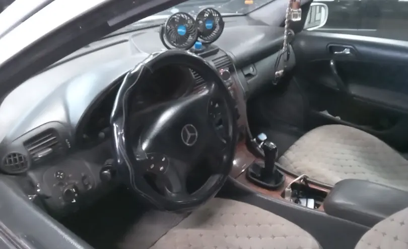 Mercedes-Benz C-Класс 2001 года за 4 000 000 тг. в Астана фото 5