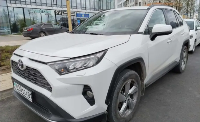 Toyota RAV4 2019 года за 15 000 000 тг. в Астана