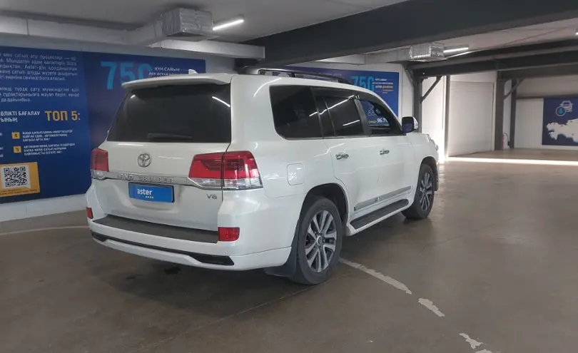 Toyota Land Cruiser 2017 года за 32 000 000 тг. в Астана фото 3