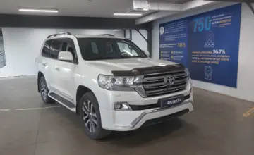 Toyota Land Cruiser 2017 года за 32 000 000 тг. в Астана фото 2