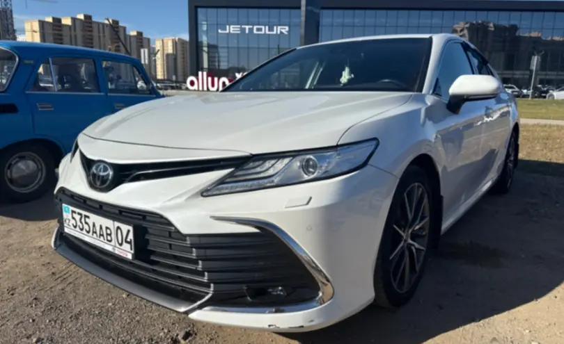 Toyota Camry 2021 года за 14 500 000 тг. в Астана