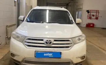 Toyota Highlander 2012 года за 10 500 000 тг. в Актобе фото 2