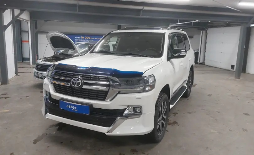 Toyota Land Cruiser 2013 года за 20 000 000 тг. в Астана