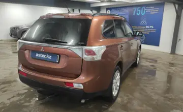 Mitsubishi Outlander 2012 года за 8 000 000 тг. в Астана фото 3