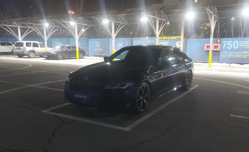 BMW 5 серии 2022 года за 40 000 000 тг. в Алматы