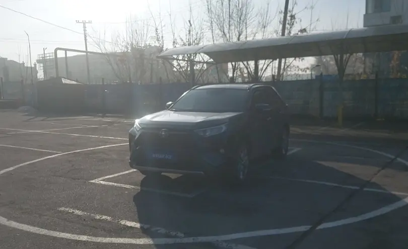 Toyota RAV4 2021 года за 16 500 000 тг. в Алматы