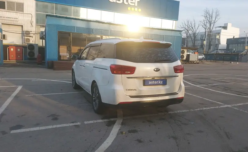 Kia Carnival 2019 года за 9 000 000 тг. в Алматы фото 4