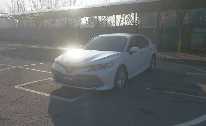 Toyota Camry 2019 года за 13 000 000 тг. в Алматы