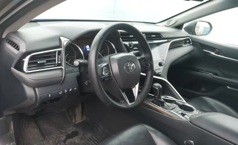 Toyota Camry 2019 года за 14 300 000 тг. в Шымкент фото 5