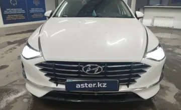 Hyundai Sonata 2019 года за 9 500 000 тг. в Астана фото 2