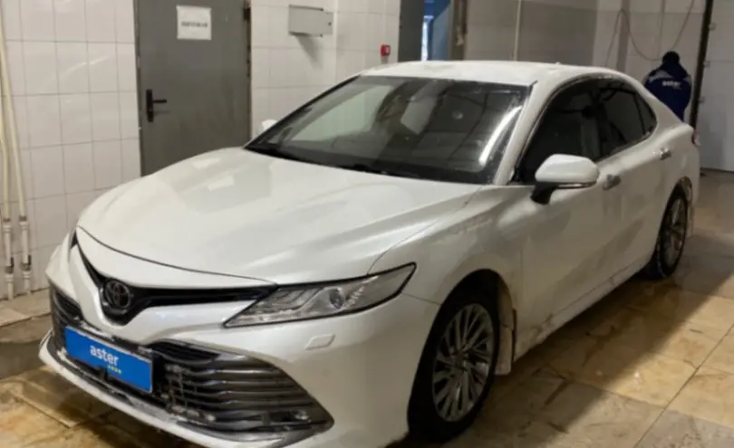 Toyota Camry 2021 года за 15 500 000 тг. в Актобе