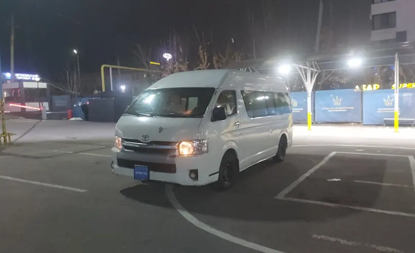 Toyota HiAce 2016 года за 13 000 000 тг. в Алматы