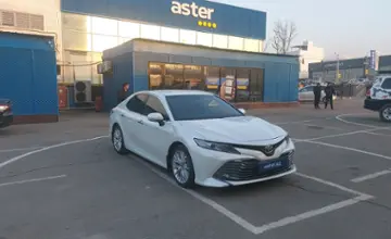 Toyota Camry 2018 года за 15 700 000 тг. в Алматы фото 2