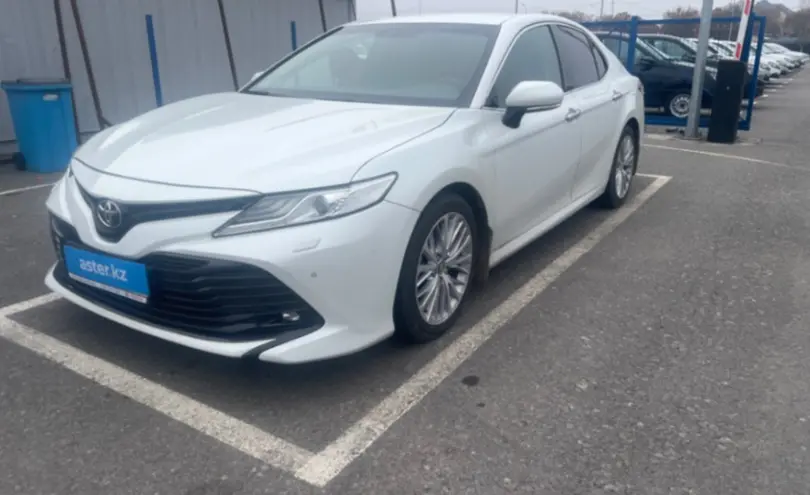 Toyota Camry 2018 года за 13 500 000 тг. в Шымкент