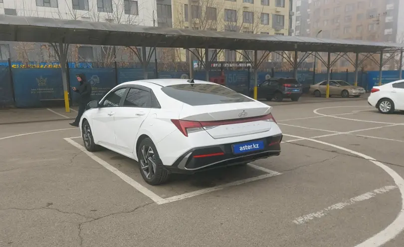Hyundai Elantra 2023 года за 10 000 000 тг. в Алматы фото 4