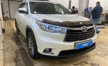 Toyota Highlander 2014 года за 16 000 000 тг. в Актобе фото 3