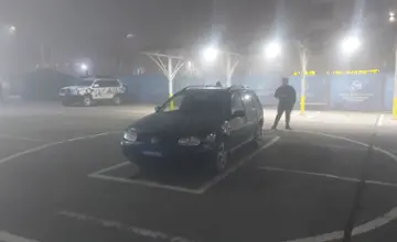 Volkswagen Golf 2002 года за 2 500 000 тг. в Алматы фото 1