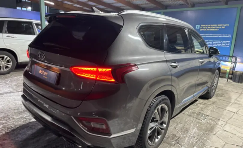 Hyundai Santa Fe 2019 года за 14 000 000 тг. в Талдыкорган фото 5