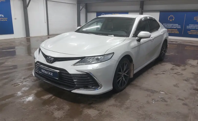 Toyota Camry 2021 года за 17 000 000 тг. в Астана