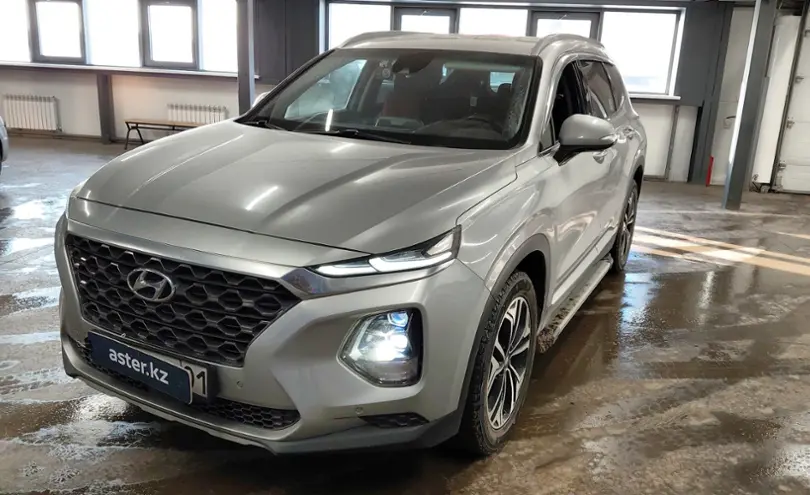 Hyundai Santa Fe 2020 года за 12 000 000 тг. в Астана