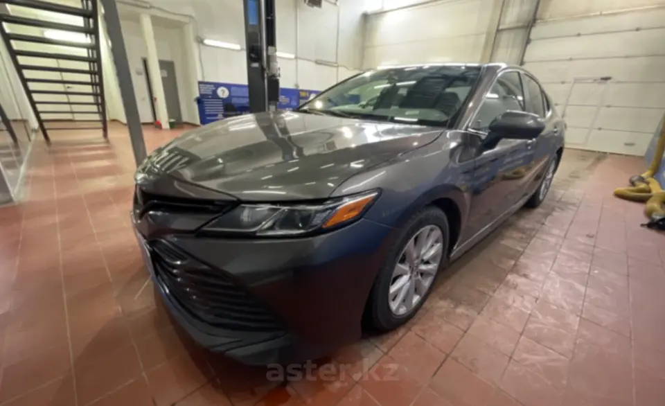 Toyota Camry 2019 года за 11 750 000 тг. в Астана