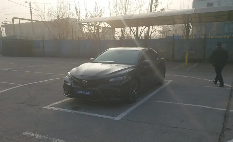 Toyota Camry 2020 года за 13 000 000 тг. в Алматы