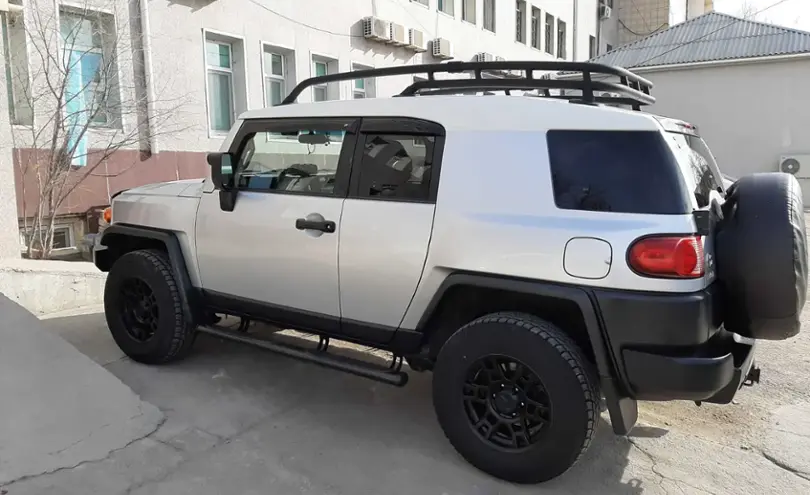 Toyota FJ Cruiser 2006 года за 12 500 000 тг. в Актау фото 3