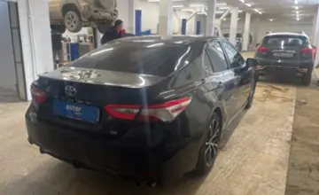 Toyota Camry 2018 года за 11 000 000 тг. в Актобе