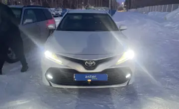 Toyota Camry 2018 года за 11 500 000 тг. в Усть-Каменогорск фото 2