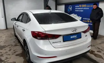Hyundai Avante 2015 года за 8 000 000 тг. в Астана фото 4