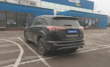 Toyota RAV4 2017 года за 13 200 000 тг. в Алматы фото 4