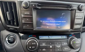 Toyota RAV4 2018 года за 12 000 000 тг. в Актобе фото 3