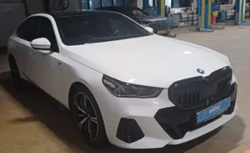 BMW 5 серии 2024 года за 45 000 000 тг. в Караганда фото 3