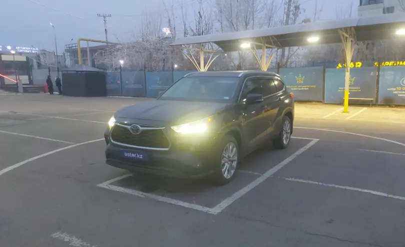 Toyota Highlander 2023 года за 28 000 000 тг. в Алматы
