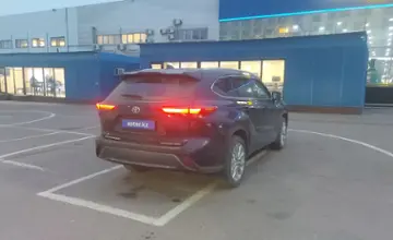 Toyota Highlander 2023 года за 28 000 000 тг. в Алматы фото 3
