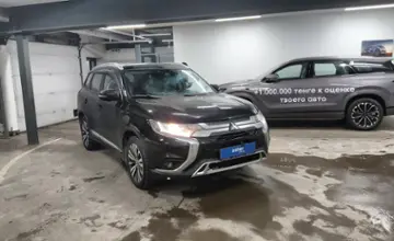 Mitsubishi Outlander 2020 года за 13 000 000 тг. в Астана фото 2