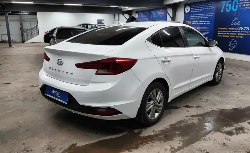 Hyundai Elantra 2019 года за 8 600 000 тг. в Астана фото 3