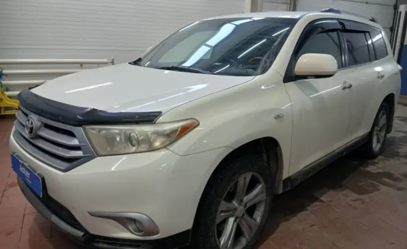 Toyota Highlander 2013 года за 14 000 000 тг. в Астана