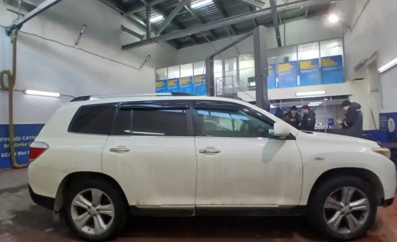 Toyota Highlander 2013 года за 14 000 000 тг. в Астана фото 4