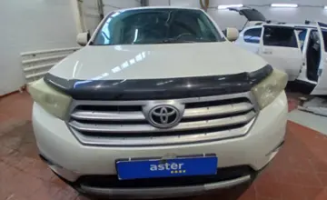 Toyota Highlander 2013 года за 14 000 000 тг. в Астана фото 2