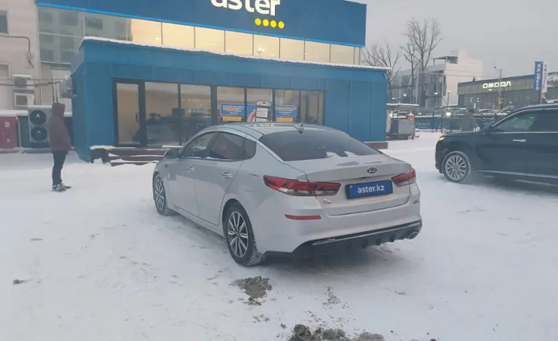 Kia K5 2018 года за 9 100 000 тг. в Алматы фото 4